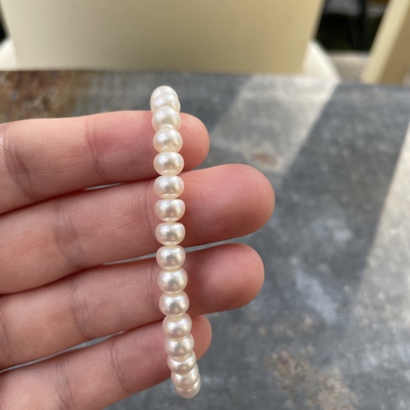 Vintage Pearl stretch Bracelet - Picture 2 of 3